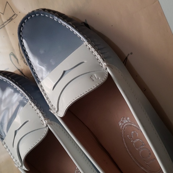 TOD'S Gommino Driving Loafers - Picture 2 of 9